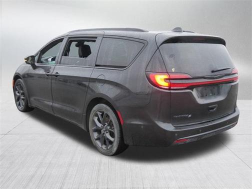 2022 Chrysler Pacifica Touring-L