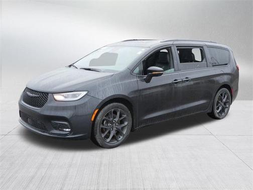 2022 Chrysler Pacifica Touring-L