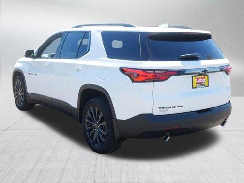 Iridescent Pearl Tricoat 2023 Chevrolet Traverse RS