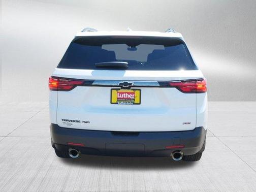 Iridescent Pearl Tricoat 2023 Chevrolet Traverse RS