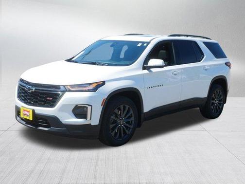 Iridescent Pearl Tricoat 2023 Chevrolet Traverse RS