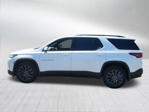 Iridescent Pearl Tricoat 2023 Chevrolet Traverse RS