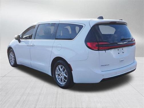 2023 Chrysler Pacifica Touring-L