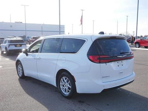 2023 Chrysler Pacifica Touring-L