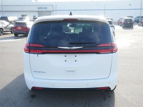 2023 Chrysler Pacifica Touring-L
