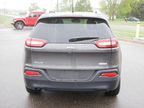 Granite Crystal Clearcoat Metallic 2017 Jeep Cherokee Latitude