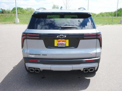 Sterling Gray Metallic 2026 Chevrolet Traverse Z71