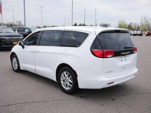 2023 Chrysler Voyager LX