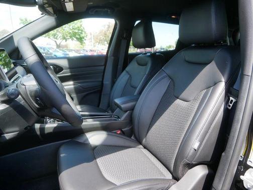 Diamond Black 2026 Jeep Compass Latitude