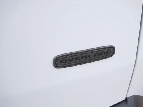 Bright White Clearcoat 2026 Jeep Cherokee Overland