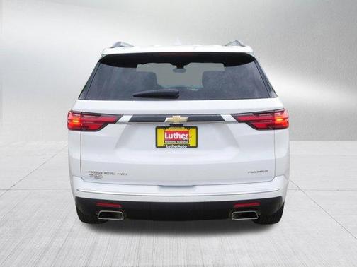 Iridescent Pearl Tricoat 2023 Chevrolet Traverse Premier