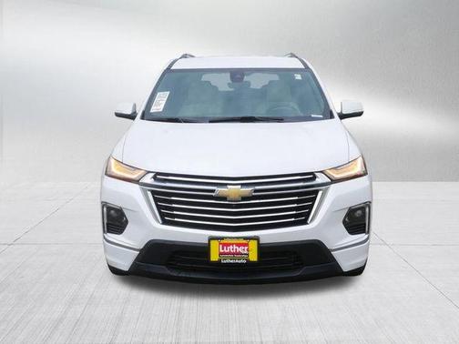 Iridescent Pearl Tricoat 2023 Chevrolet Traverse Premier