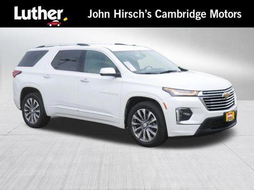 Iridescent Pearl Tricoat 2023 Chevrolet Traverse Premier
