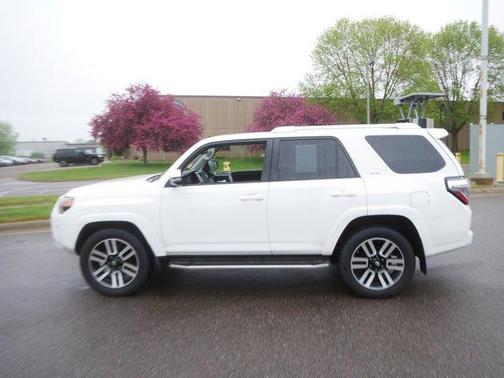 Super White 2017 Toyota 4Runner SR5