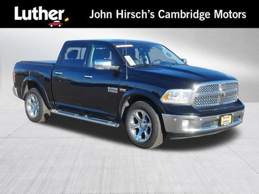 Brilliant Black Crystal Pearlcoat 2018 RAM 1500 Laramie