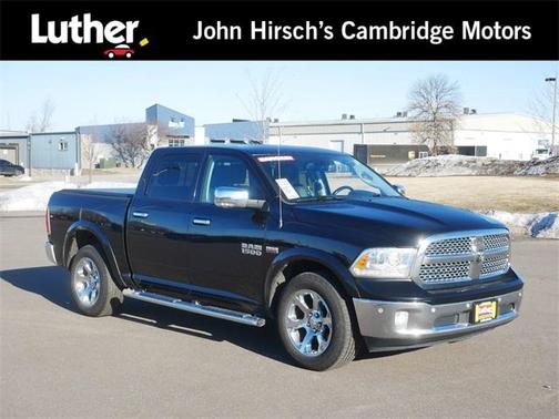 Brilliant Black Crystal Pearlcoat 2018 RAM 1500 Laramie