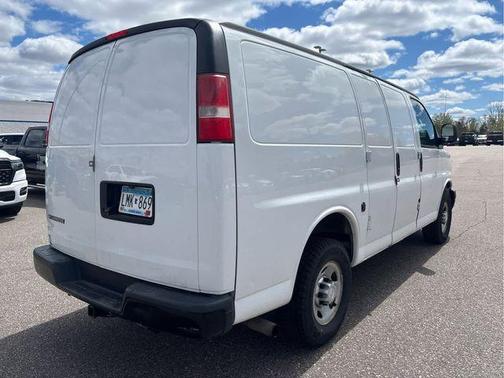 Summit White 2017 Chevrolet Express 2500 Work Van