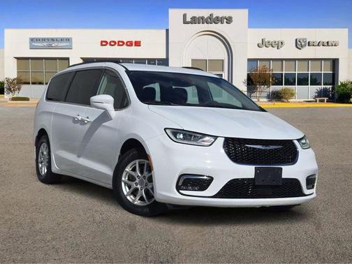 Bright White Clearcoat 2022 Chrysler Pacifica Touring-L