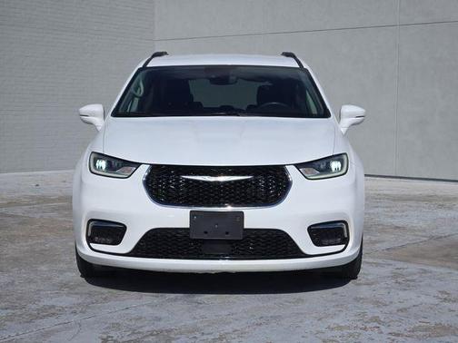 Bright White Clearcoat 2022 Chrysler Pacifica Touring-L