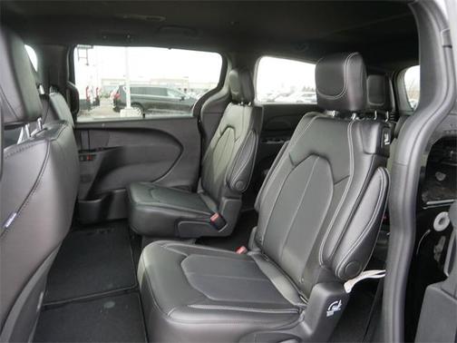 2026 Chrysler Voyager LX