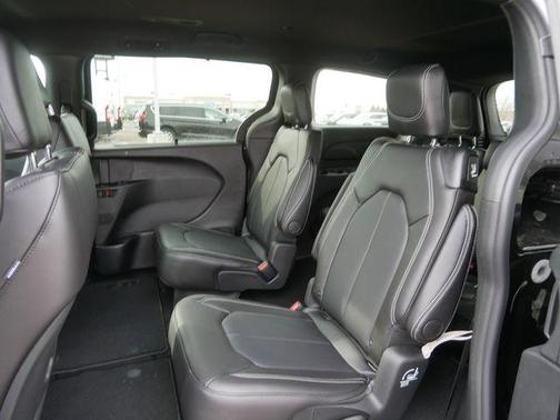 2026 Chrysler Voyager LX