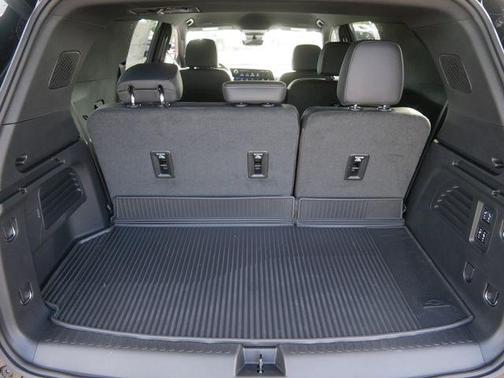 Mosaic Black Metallic 2026 Chevrolet Traverse High Country