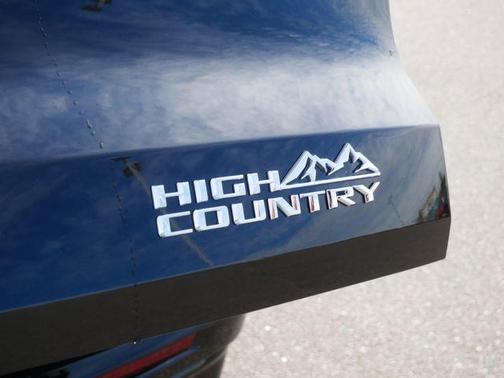 Mosaic Black Metallic 2026 Chevrolet Traverse High Country