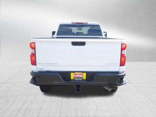 Summit White 2025 Chevrolet Silverado 2500 Custom