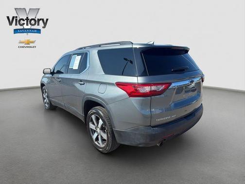 Satin Steel Metallic 2021 Chevrolet Traverse LT Leather