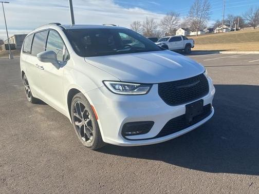 2022 Chrysler Pacifica Touring-L