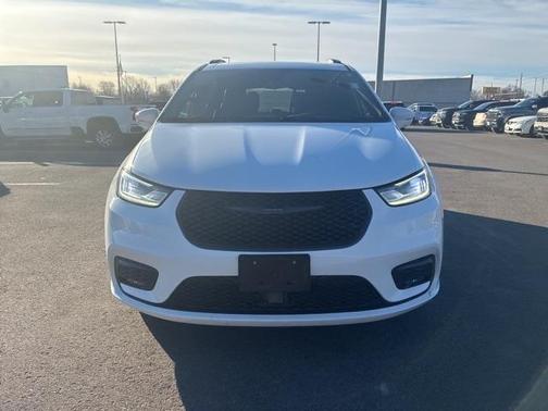 2022 Chrysler Pacifica Touring-L