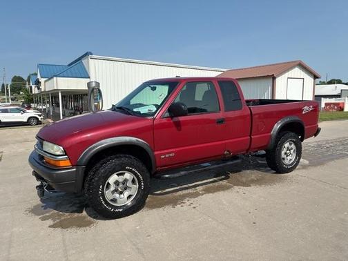 2002 Chevrolet S-10 LS