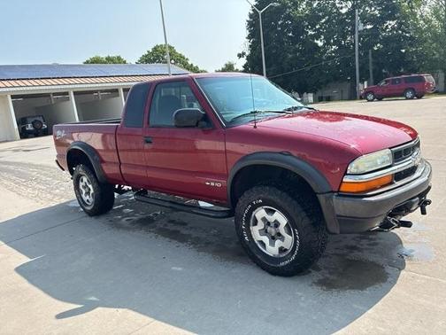 2002 Chevrolet S-10 LS