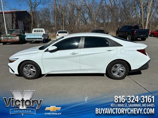 2025 Hyundai ELANTRA SE