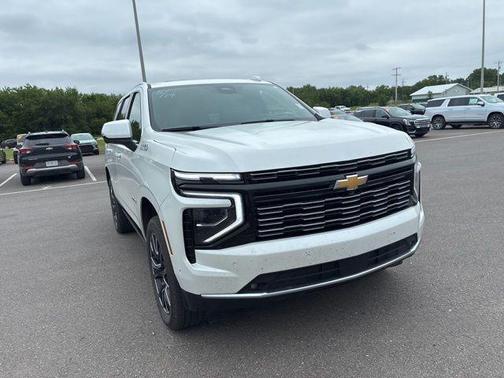 Iridescent Pearl Tricoat 2025 Chevrolet Tahoe High Country