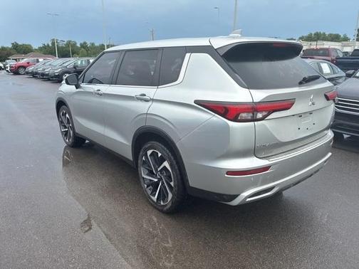 2022 Mitsubishi Outlander SE