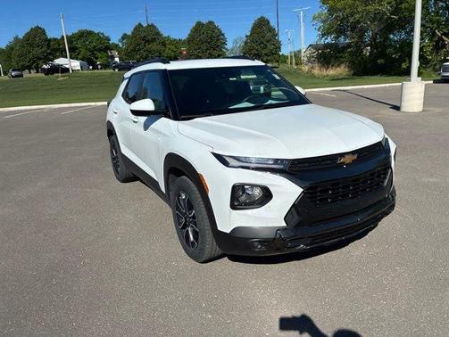 Summit White 2023 Chevrolet Trailblazer ACTIV