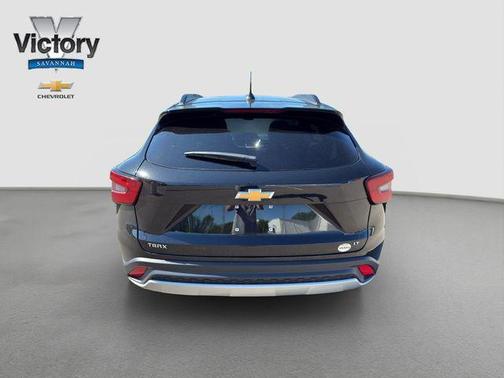 Mosaic Black Metallic 2024 Chevrolet Trax LT