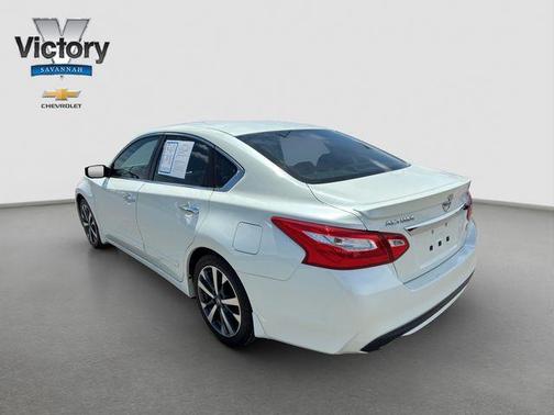 Pearl White 2016 Nissan Altima 2.5 SR