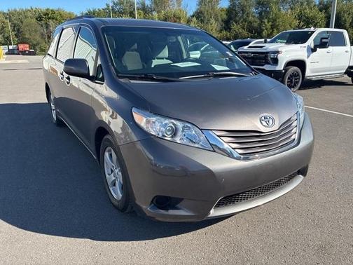 2016 Toyota Sienna LE