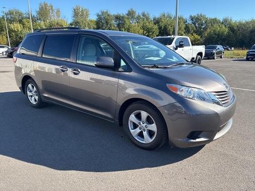 2016 Toyota Sienna LE