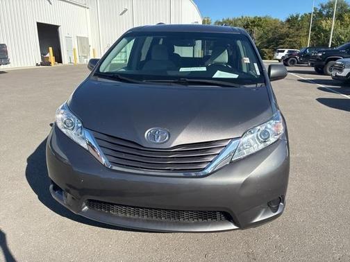 2016 Toyota Sienna LE