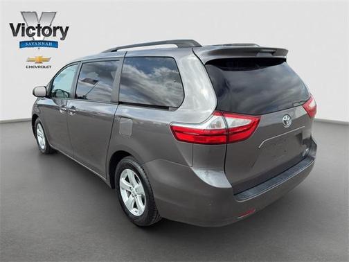 2016 Toyota Sienna LE
