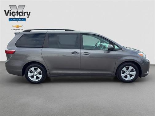 2016 Toyota Sienna LE