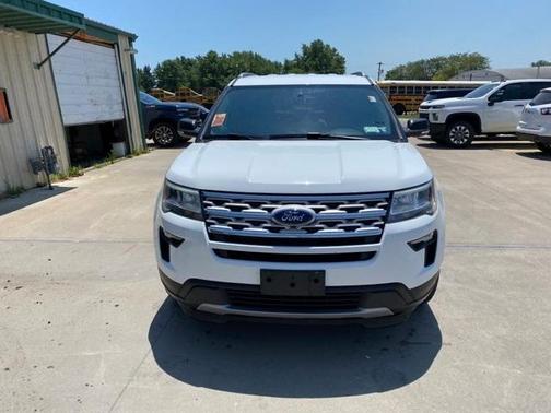 Photo 3 of 8 of 2019 Ford Explorer XLT