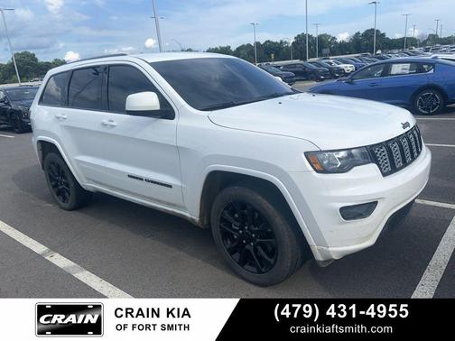 Bright White Clearcoat 2021 Jeep Grand Cherokee Laredo