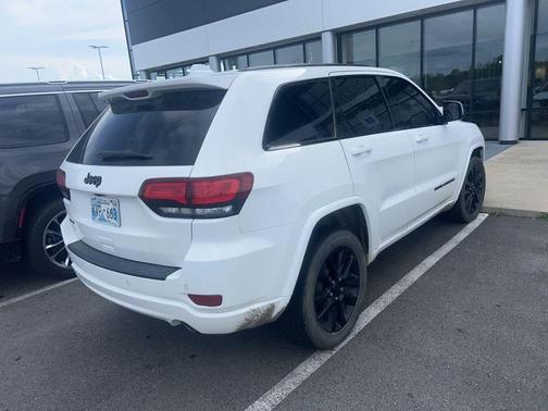 Bright White Clearcoat 2021 Jeep Grand Cherokee Laredo