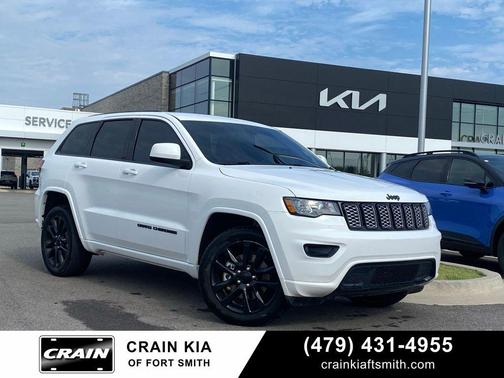Bright White Clearcoat 2021 Jeep Grand Cherokee Laredo