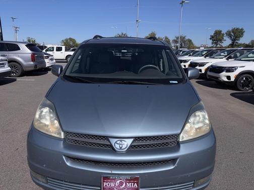 2004 Toyota Sienna XLE