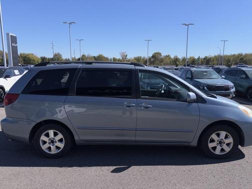 2004 Toyota Sienna XLE